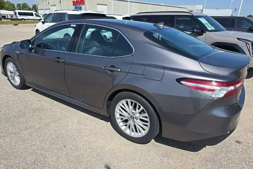 2020 Toyota Camry Hybrid XLE photo 1