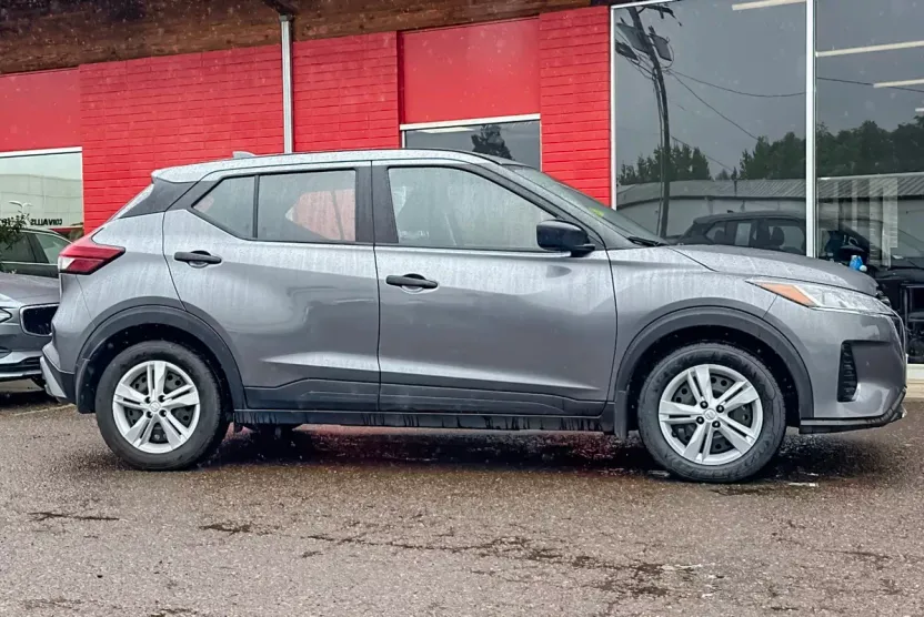 2021 Nissan Kicks S photo 1