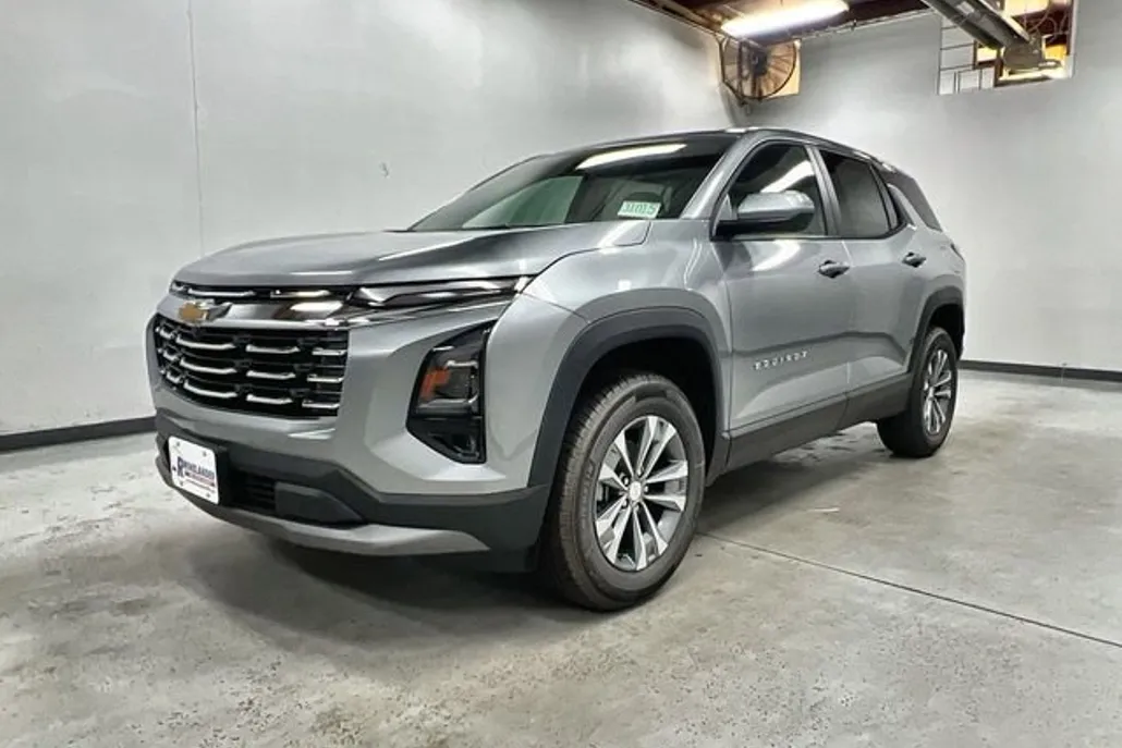 2026 Chevrolet Equinox LT photo 1