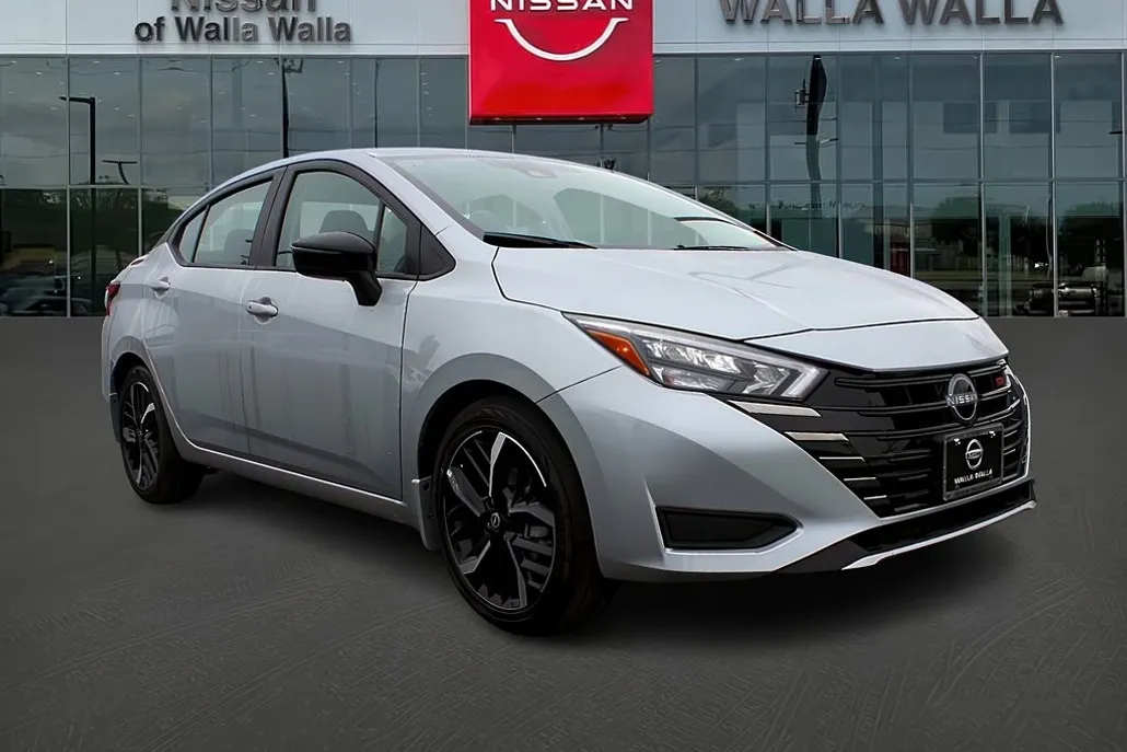 2025 Nissan Versa SR photo 1