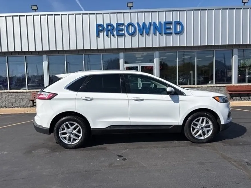 2022 Ford Edge SEL photo 1
