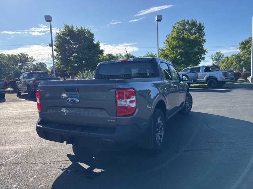 2024 Ford Maverick XLT photo 1