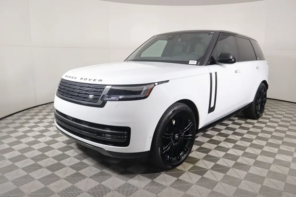 2025 Land Rover Range Rover SE photo 1