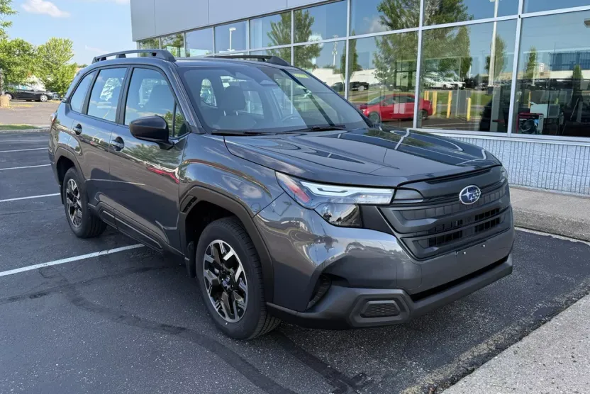 2025 Subaru Forester Base photo 1