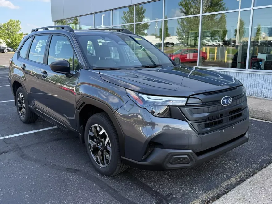 2025 Subaru Forester Base photo 1