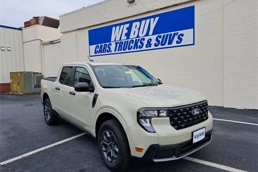 2025 Ford Maverick XLT photo 1