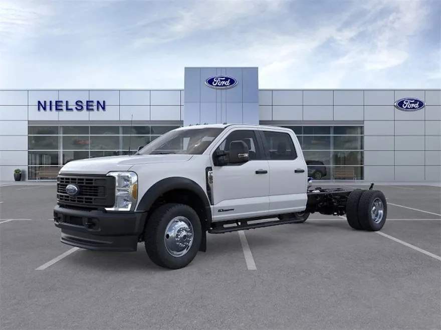 2025 Ford F-550 photo 1