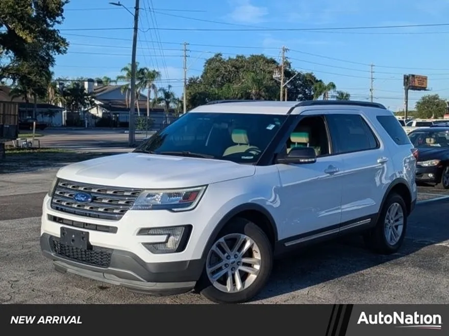 2017 Ford Explorer XLT photo 1