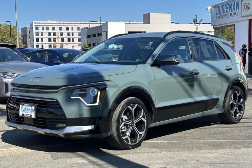 2023 Kia Niro EX Touring photo 1