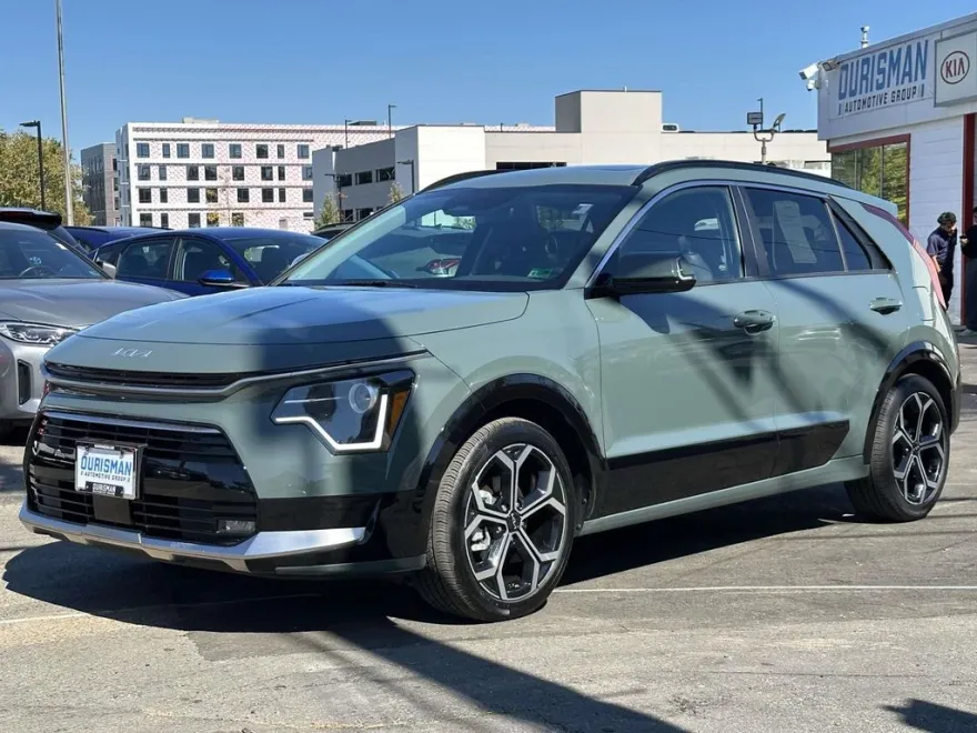 2023 Kia Niro EX Touring photo 1