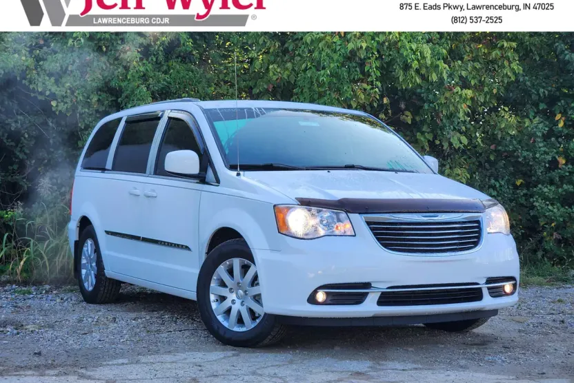 2014 Chrysler Town & Country Touring photo 1