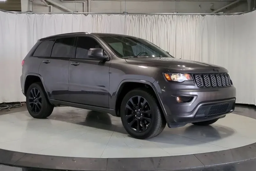 2019 Jeep Grand Cherokee Altitude photo 1