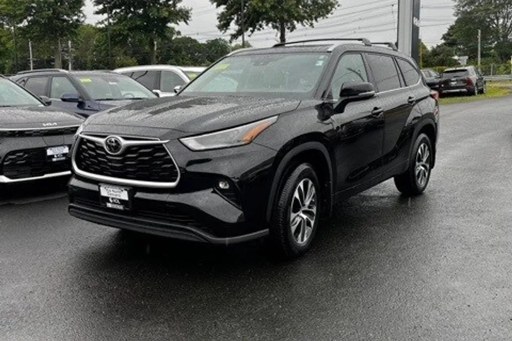 2022 Toyota Highlander XLE photo 1