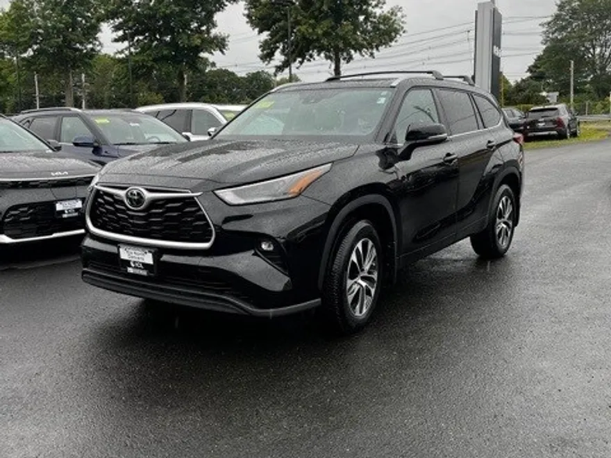 2022 Toyota Highlander XLE photo 1