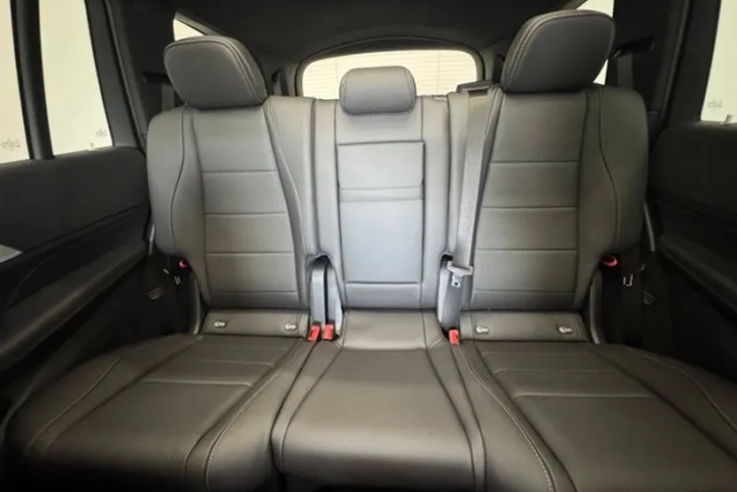 2025 Mercedes Benz GLS 450 4MATIC photo 1