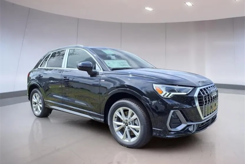 2025 Audi Q3 S line Premium photo 1