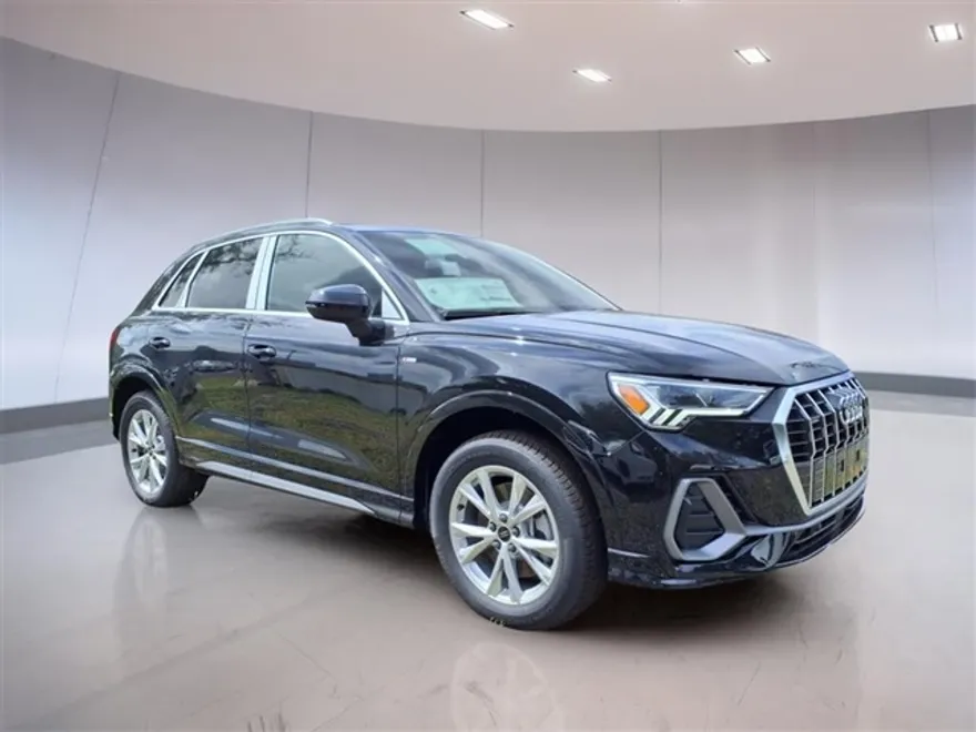 2025 Audi Q3 S line Premium photo 1