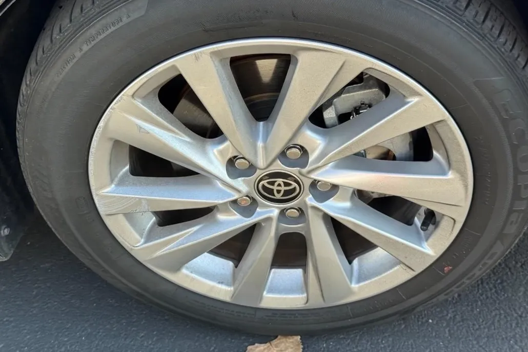 2023 Toyota Camry LE photo 1