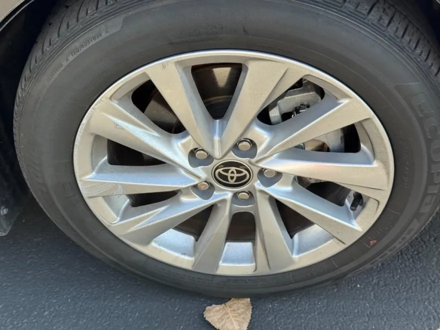 2023 Toyota Camry LE photo 1