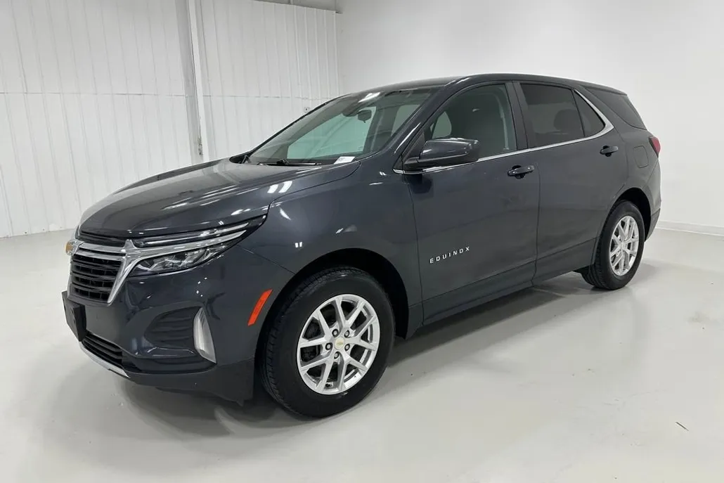 2022 Chevrolet Equinox LT photo 1