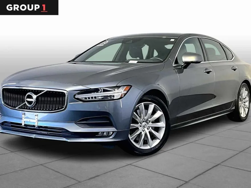 2019 Volvo S90 Momentum photo 1