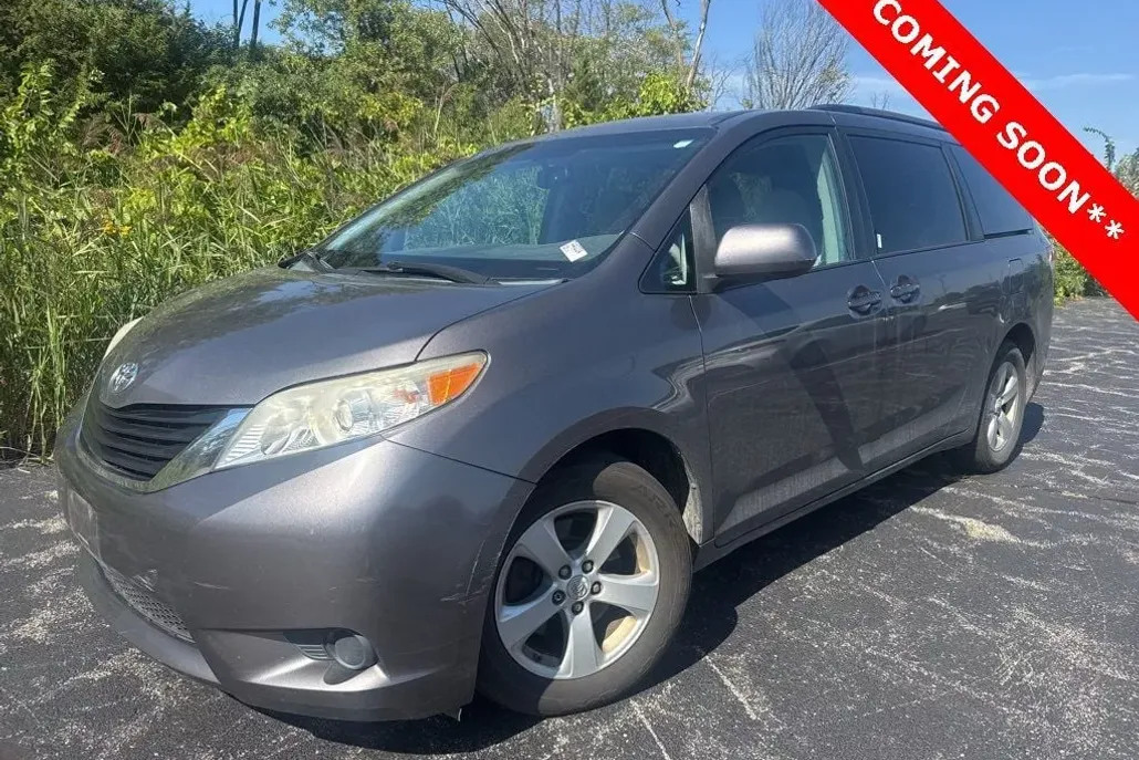 2011 Toyota Sienna Base photo 1