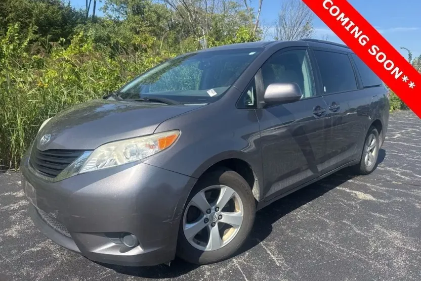 2011 Toyota Sienna Base photo 1