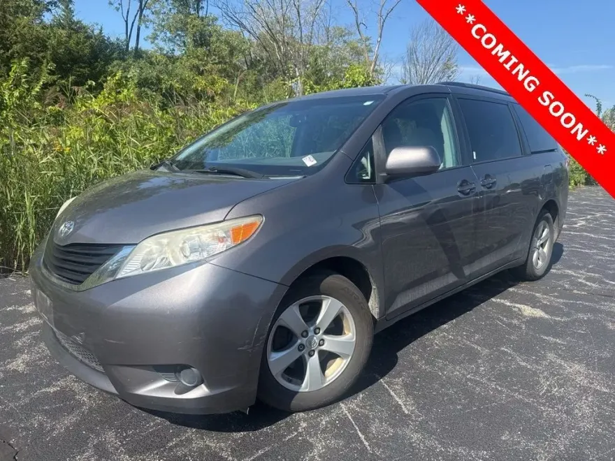 2011 Toyota Sienna Base photo 1