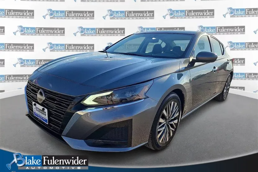 2023 Nissan Altima 2.5 SV photo 1