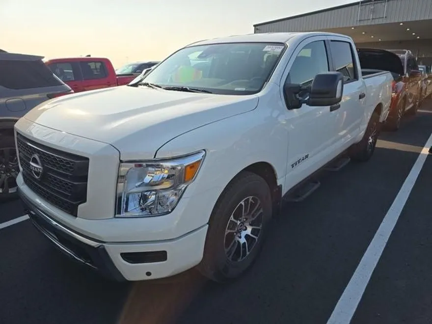 2024 Nissan Titan SV photo 1