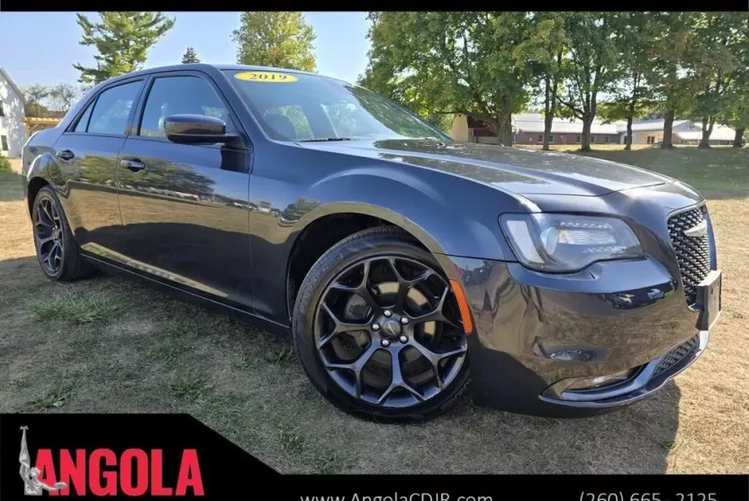 2019 Chrysler 300 S photo 1