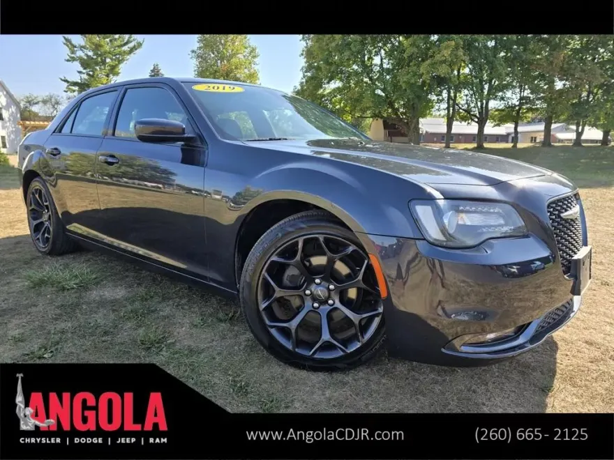 2019 Chrysler 300 S photo 1