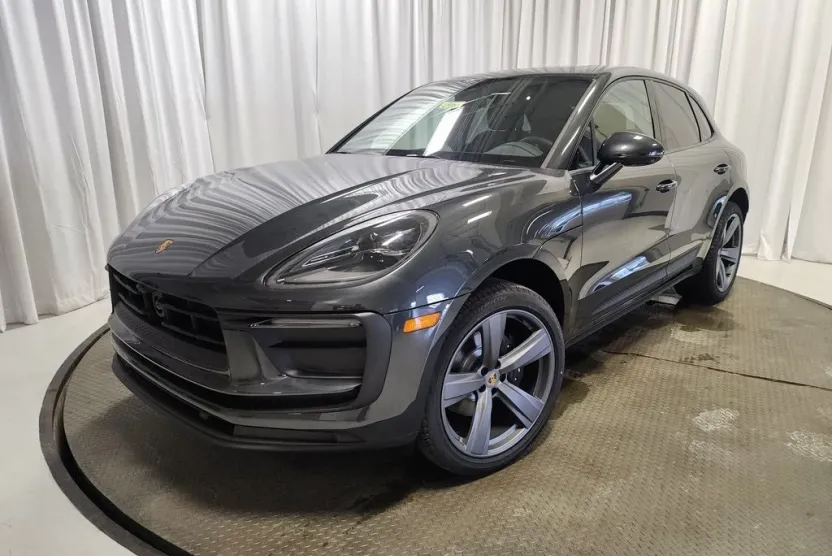 2025 Porsche Macan T photo 1