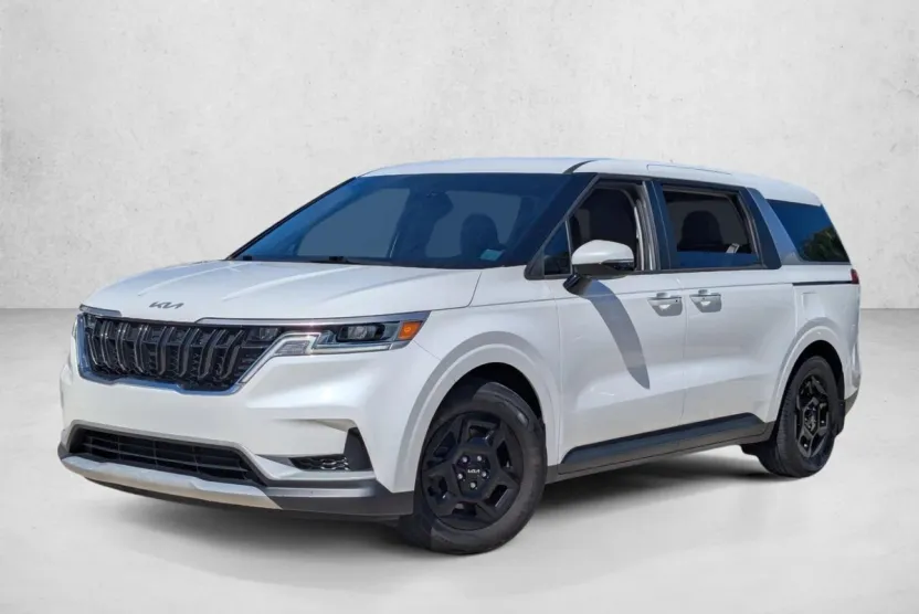 2022 Kia Carnival LX photo 1