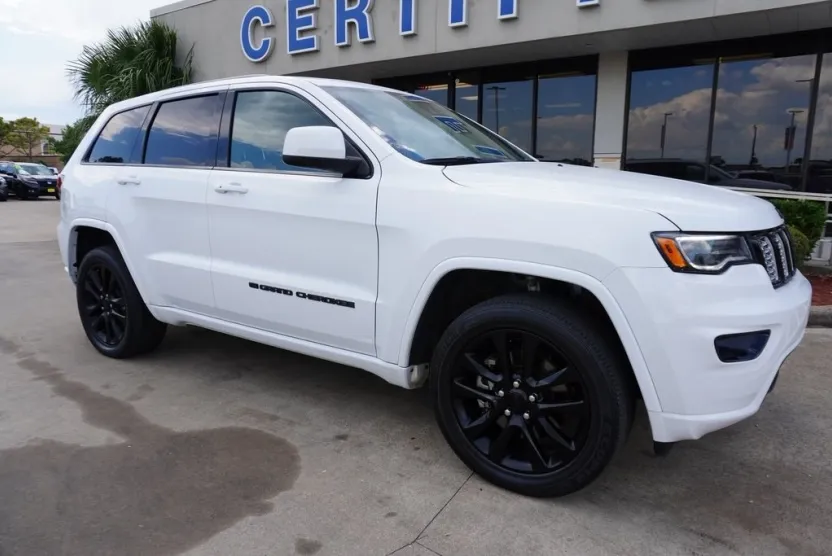 2022 Jeep Cherokee Laredo X photo 1