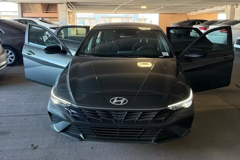 2025 Hyundai Elantra SEL Sport photo 1
