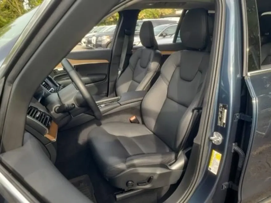 2024 Volvo XC90 AWD Plus photo 1