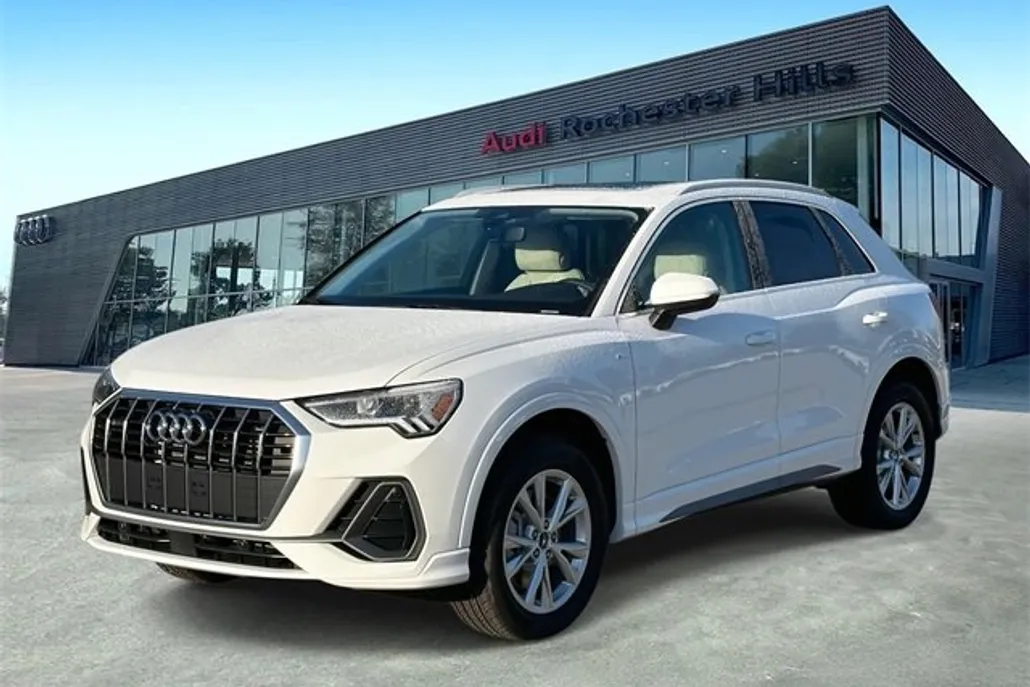 2025 Audi Q3 S line Premium photo 1
