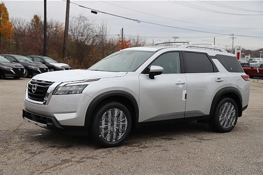 2025 Nissan Pathfinder SL photo 1