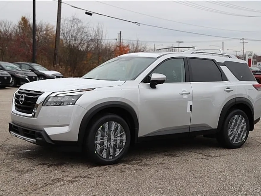 2025 Nissan Pathfinder SL photo 1