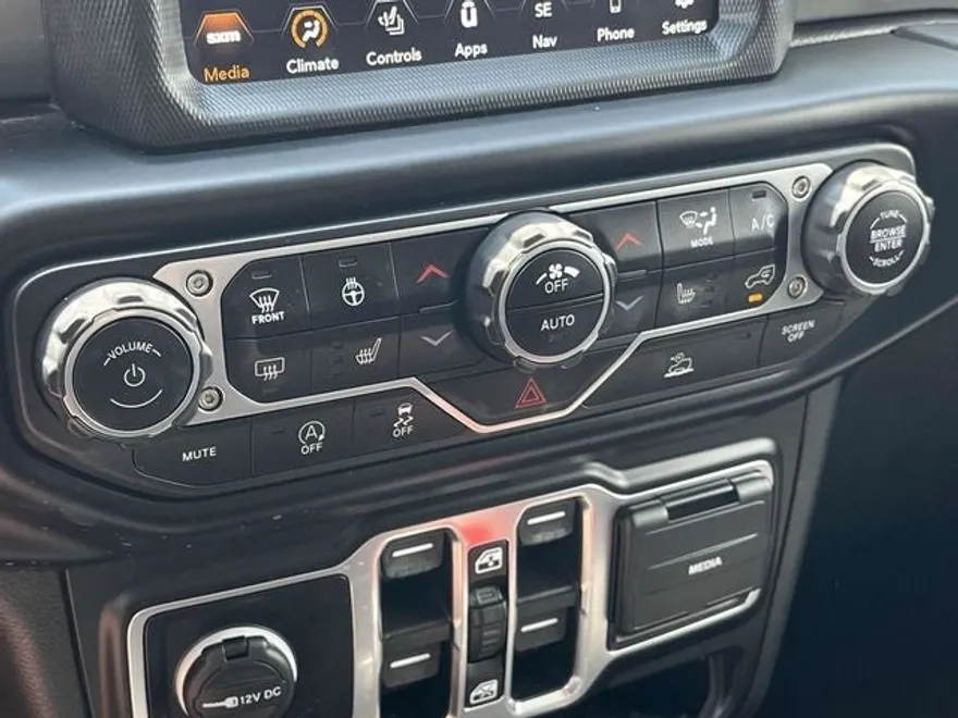 2022 Jeep Wrangler Unlimited Sahara photo 31