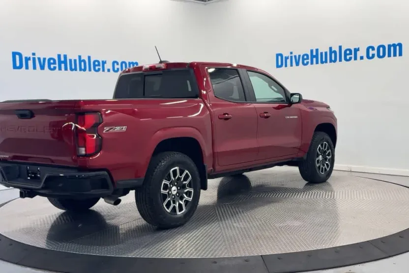 2024 Chevrolet Colorado Z71 photo 1