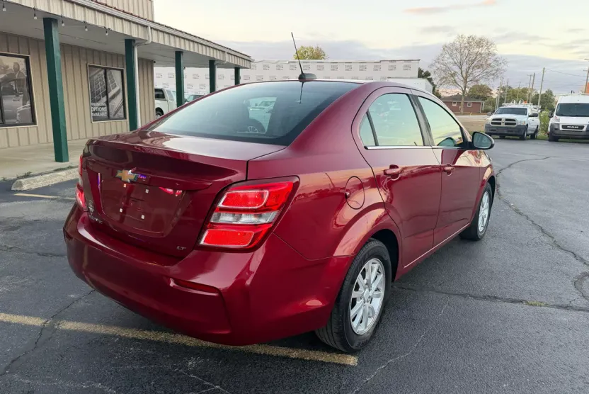 2018 Chevrolet Sonic LT photo 1