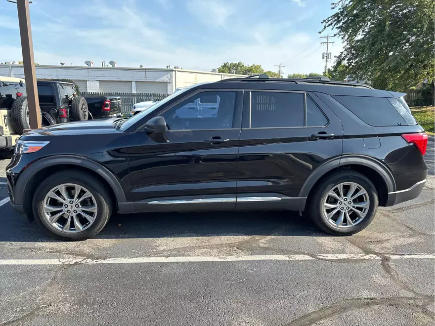 2020 Ford Explorer XLT photo 1