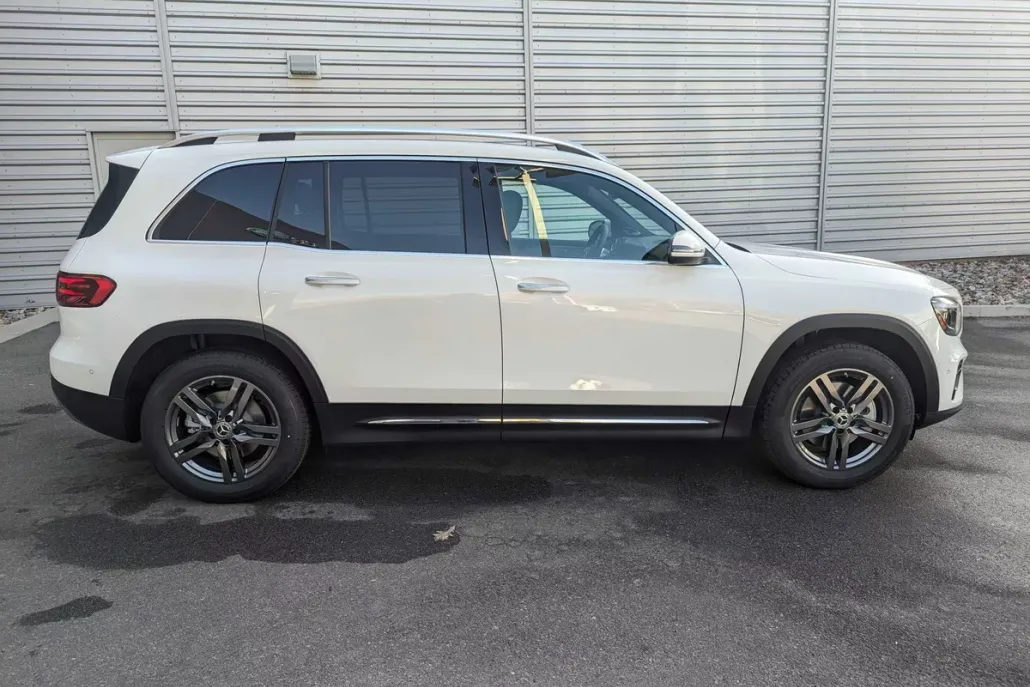 2024 Mercedes Benz GLB 250 4MATIC photo 1