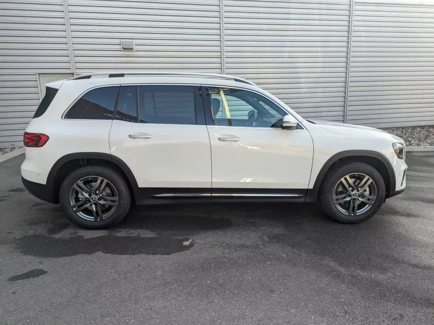 2024 Mercedes Benz GLB 250 4MATIC photo 1