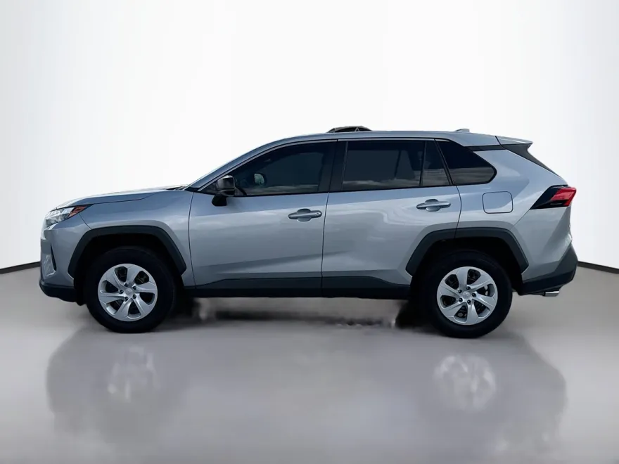 2024 Toyota RAV4 LE photo 1