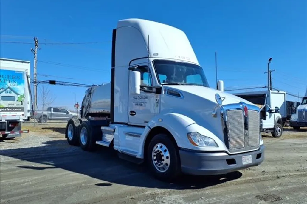2021 Kenworth T680 photo 1