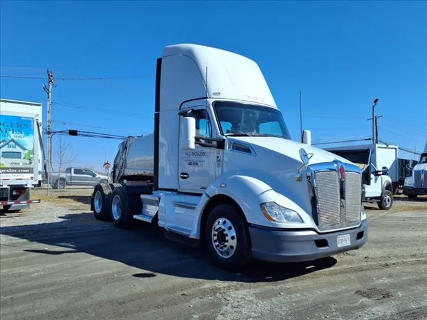 2021 Kenworth T680 photo 1