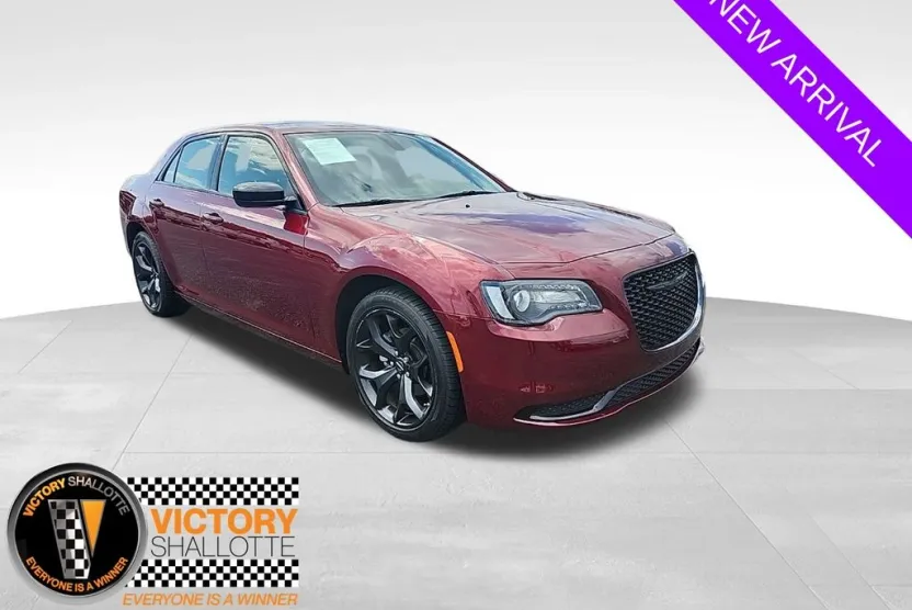 2023 Chrysler 300 Touring photo 1